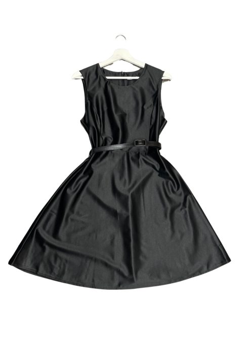 Fekete szatén öves ruha